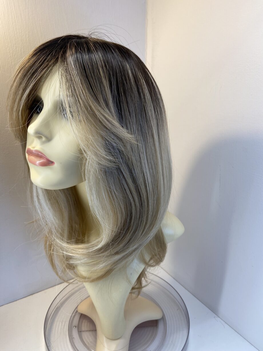 New blonde rooted long wig. Blls882