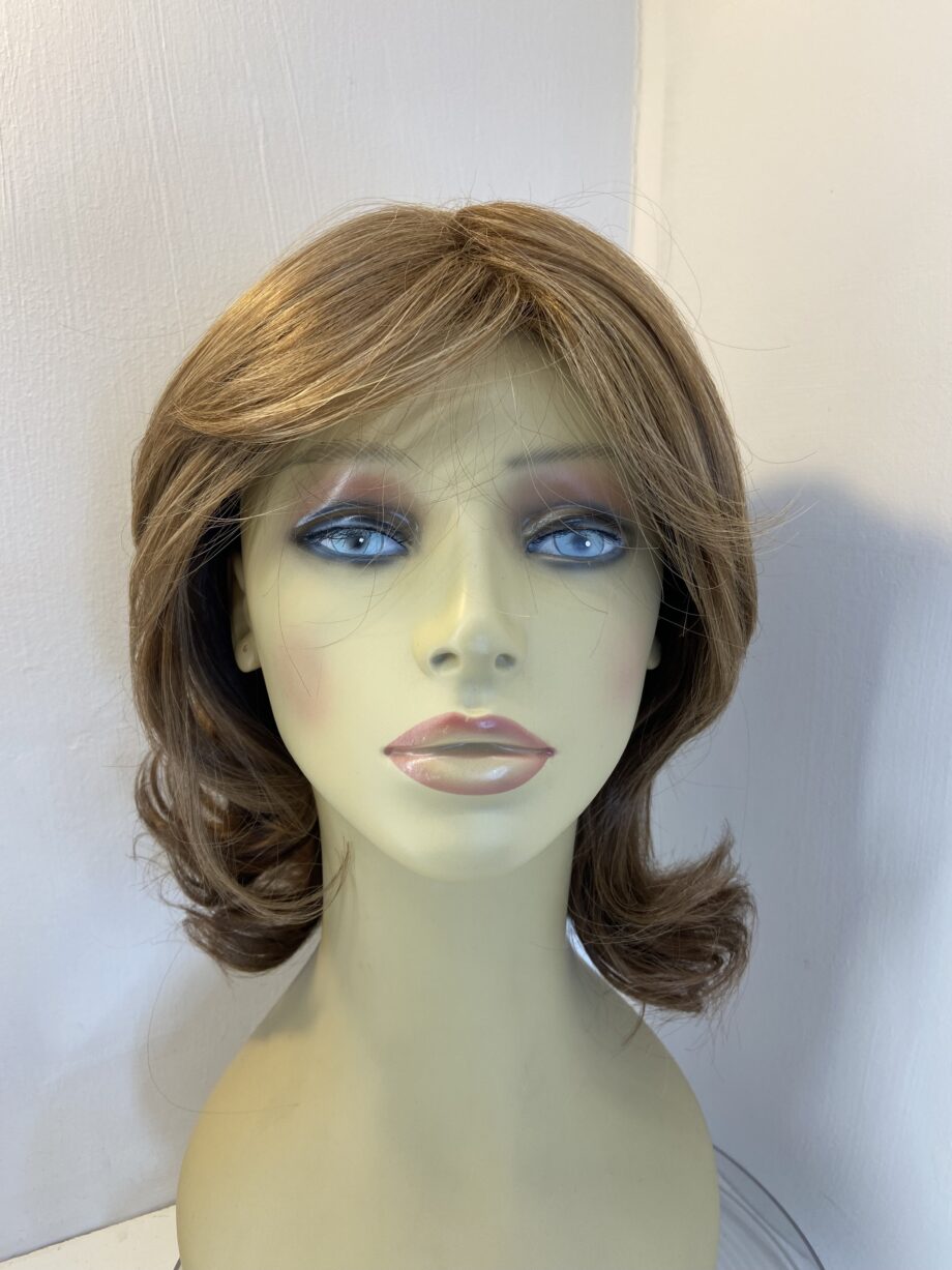 New Sandy brown wavy long wig. Brlw883