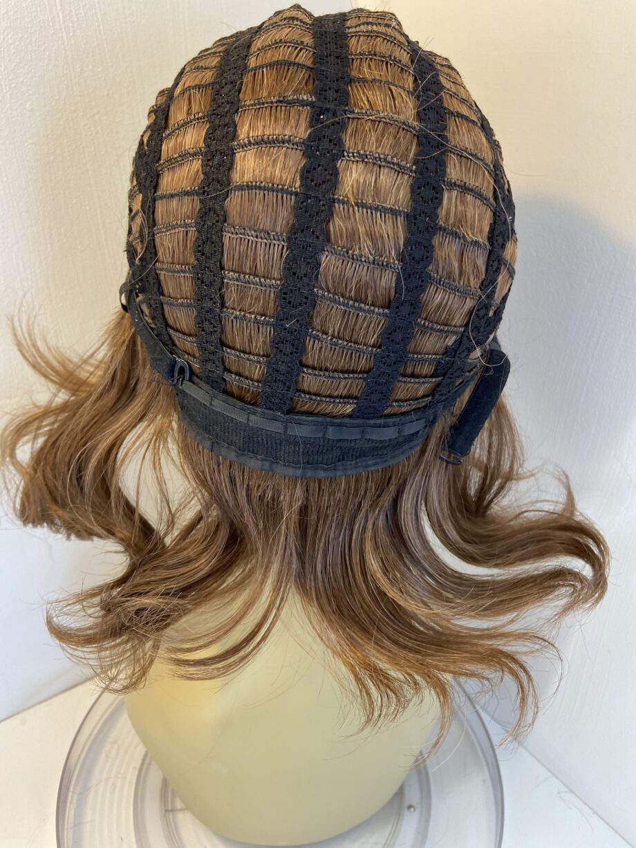 New Sandy brown wavy long wig. Brlw883