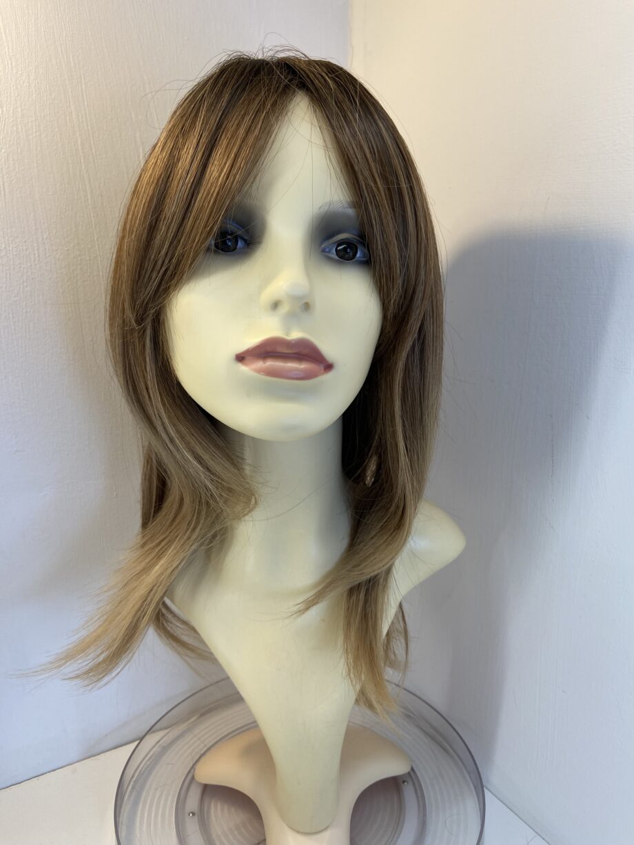 Long brown new wig. Brls884