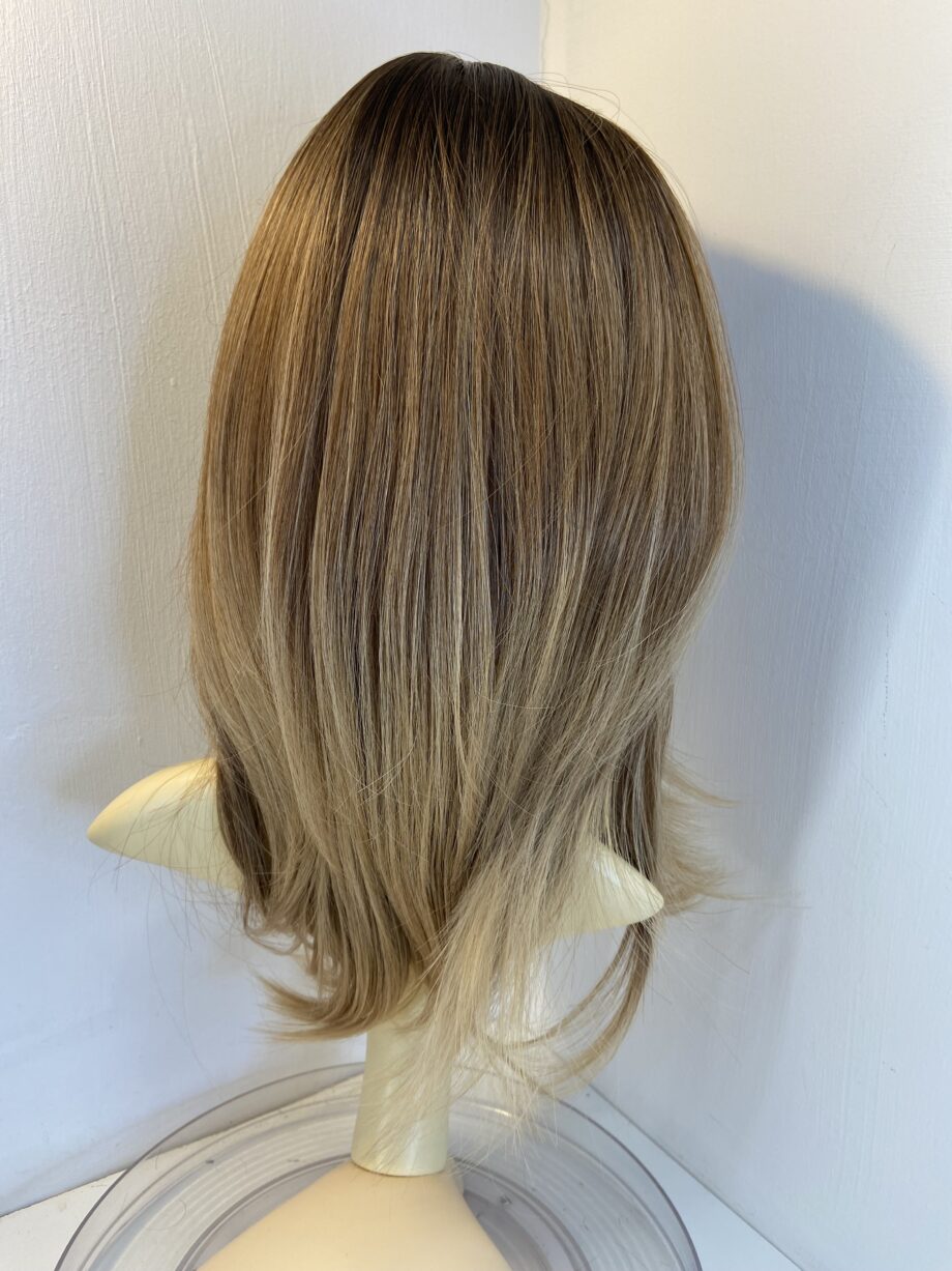 Long brown new wig. Brls884