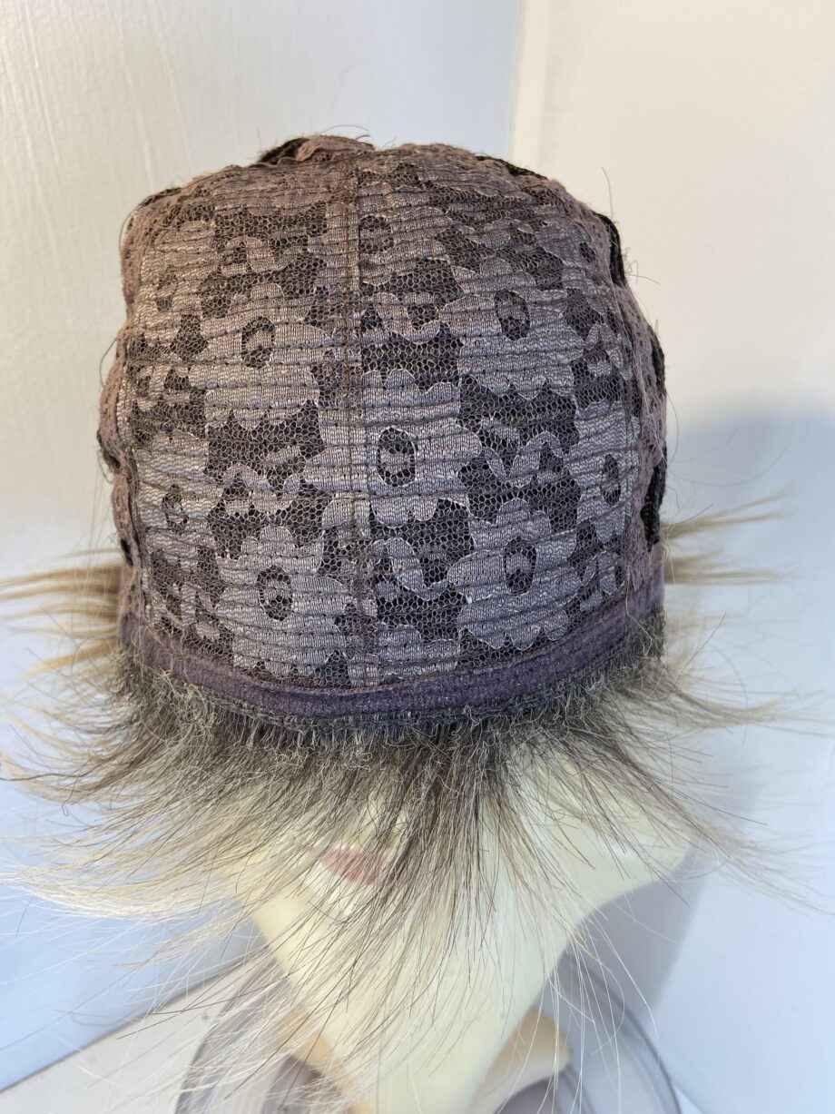 Blonde rooted short wig. Blss886