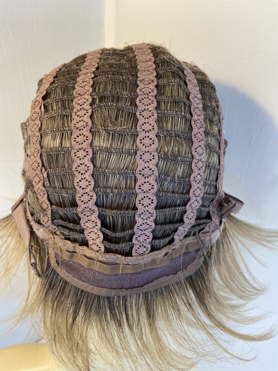 Blonde rooted short wig. Blss886
