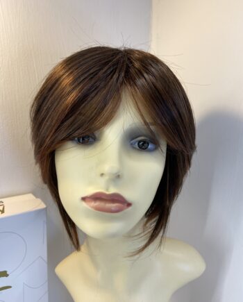 Stunning as new reddish brown designer wig. Bbrss828