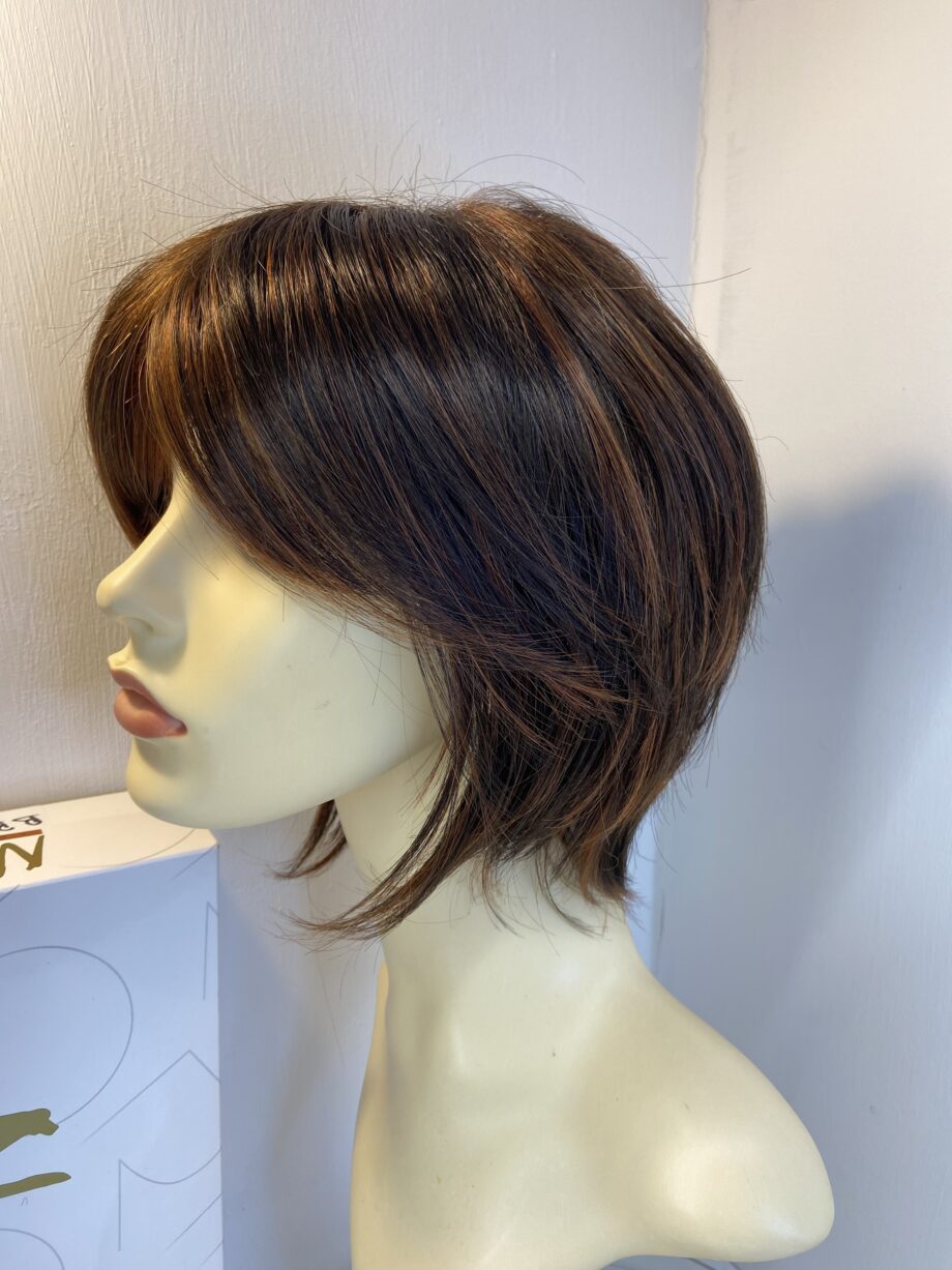Stunning as new reddish brown designer wig. Bbrss828