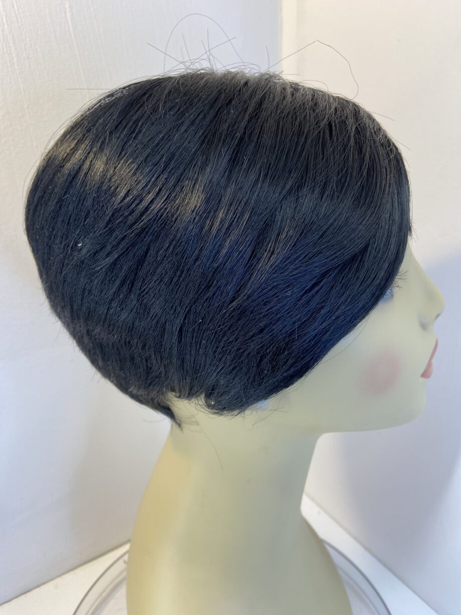 Black short new wig. Blss684