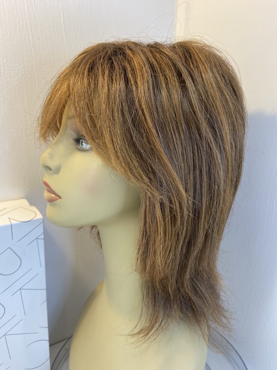 Noriko reddish brown wig. Bbrms828