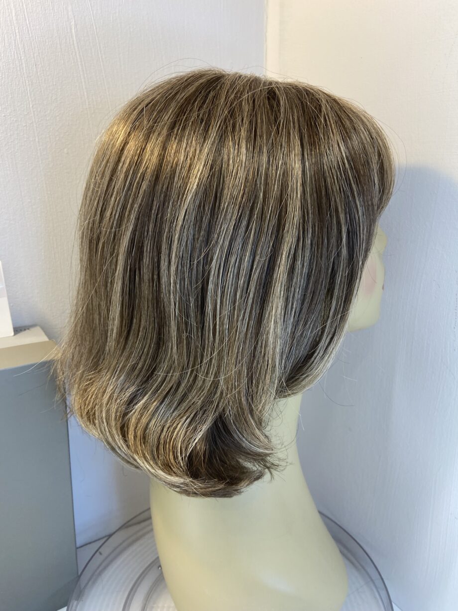 Brown mid length wig. Bbrms829