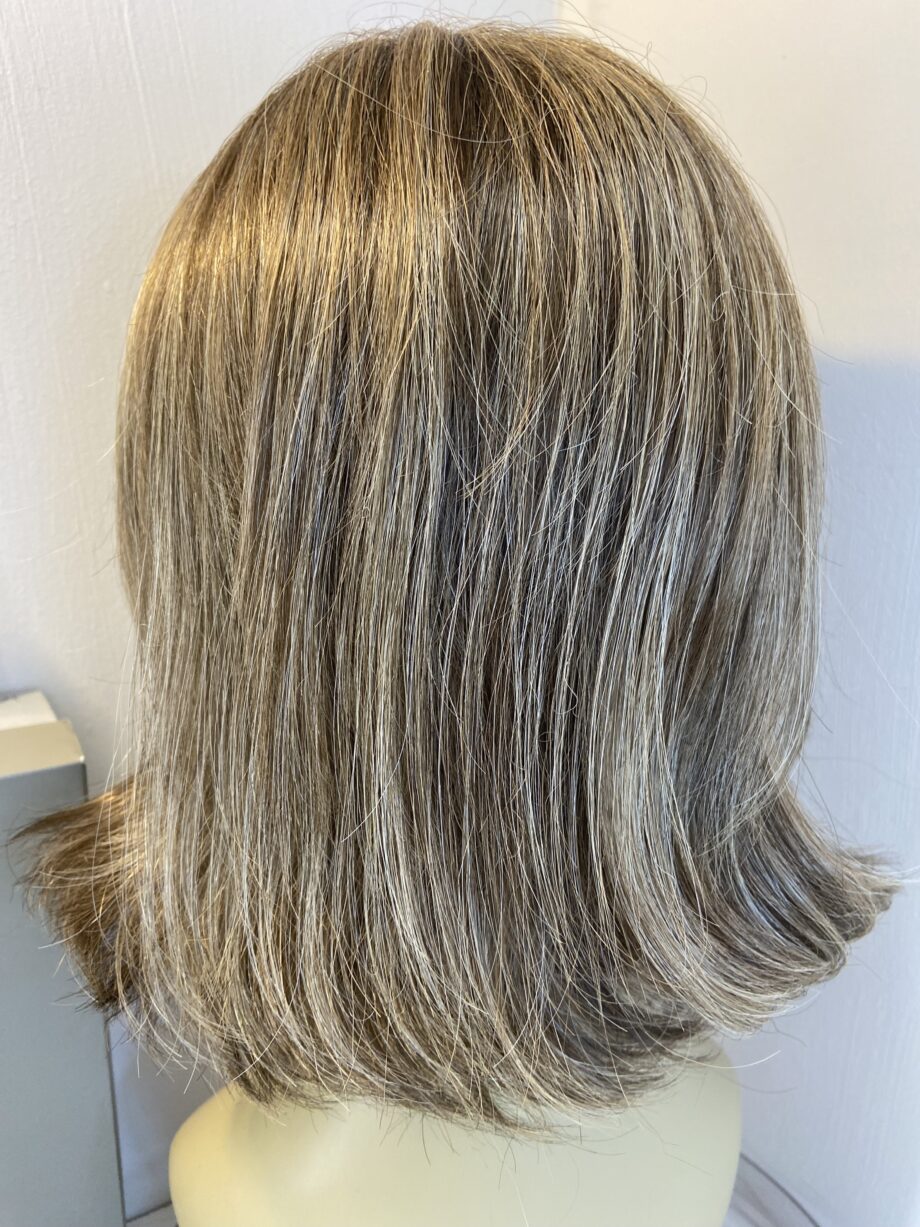 Brown mid length wig. Bbrms829