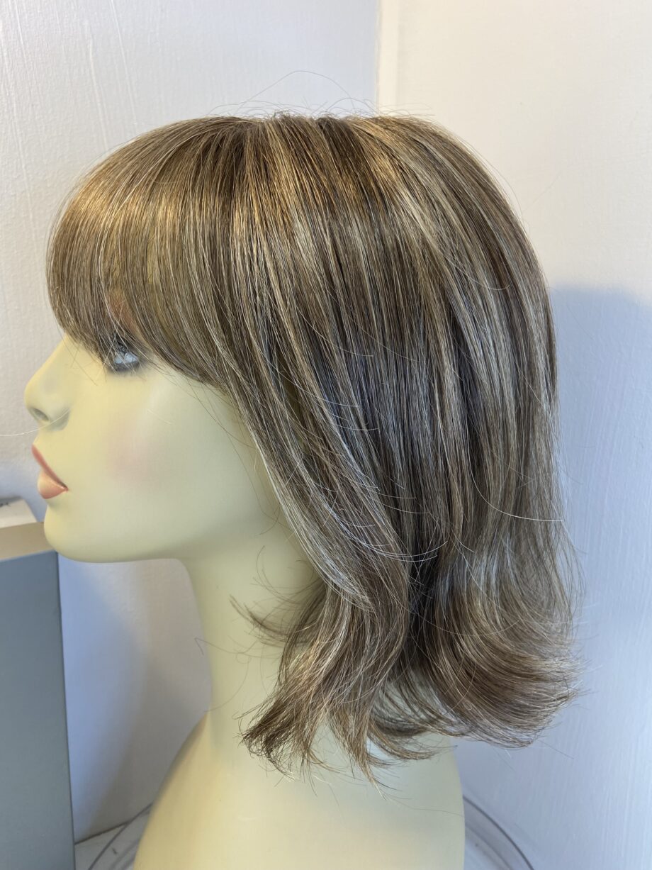Brown mid length wig. Bbrms829