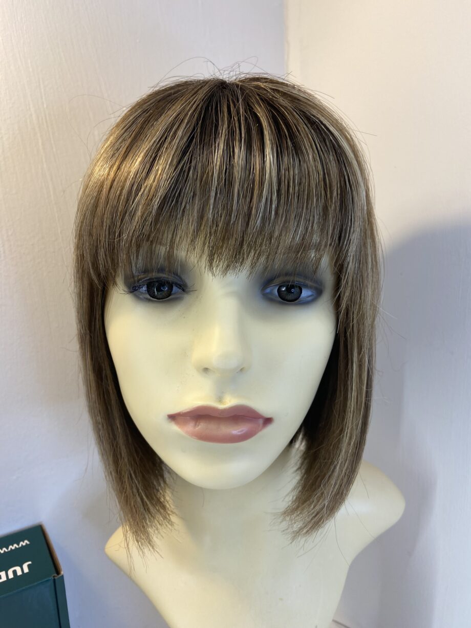 Lovely mid length brown designer wig. Bbrms830