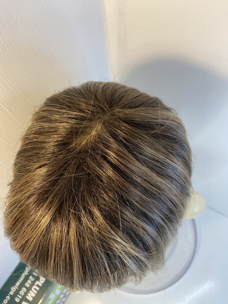 Lovely mid length brown designer wig. Bbrms830