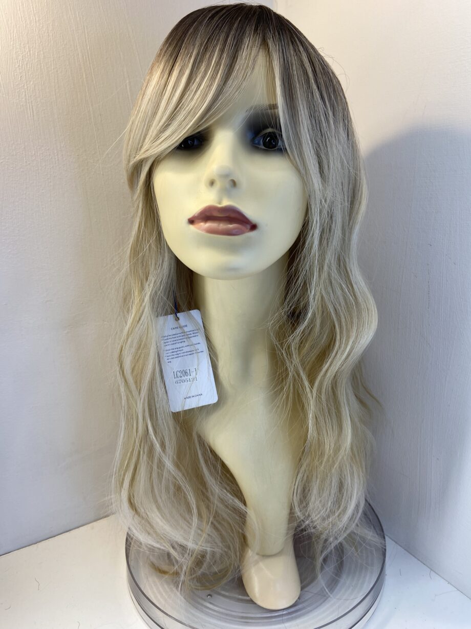 Stunning long blonde rooted wig. Bllw712