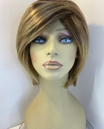 Rooted honey blonde wig. Blms713