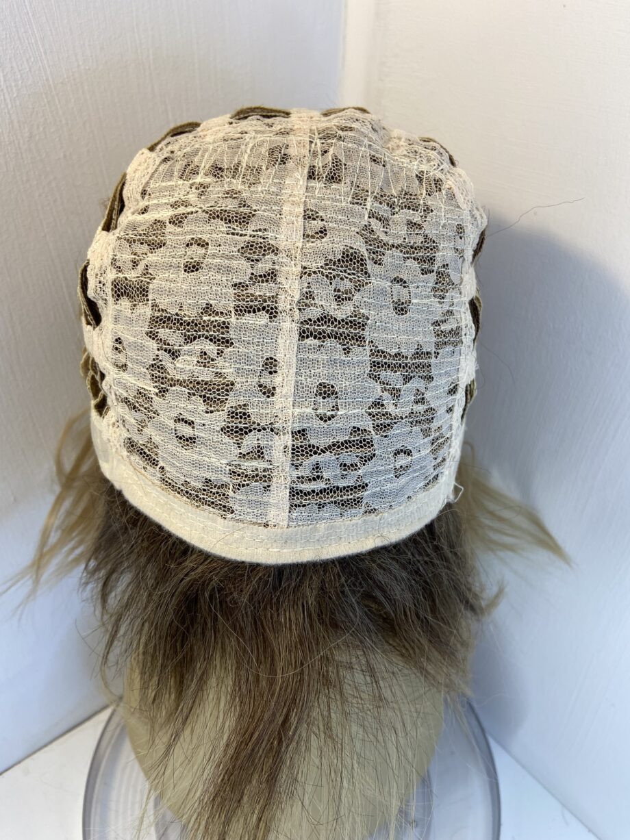 Rooted honey blonde wig. Blms713