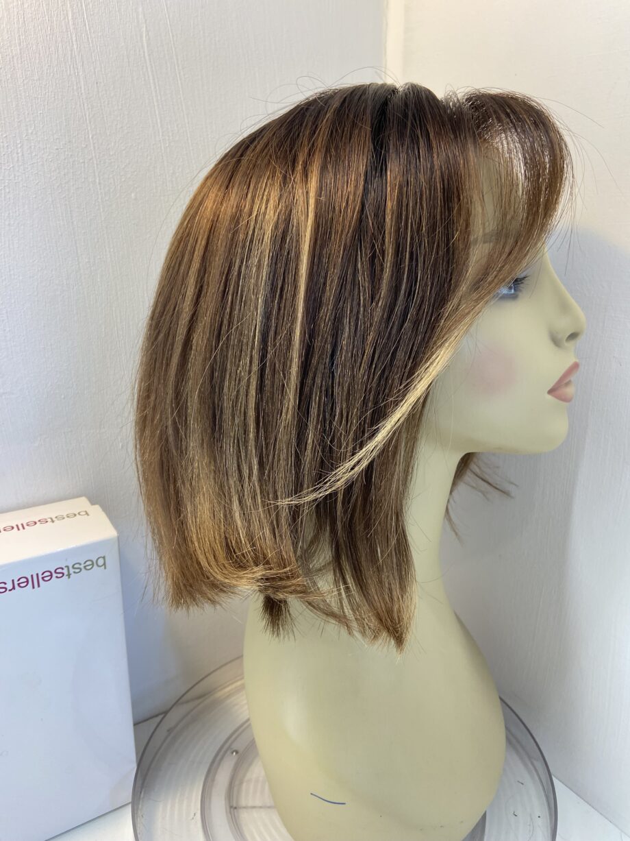 New boxed brown long wig. Bbrls832