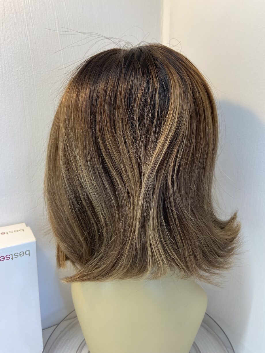 New boxed brown long wig. Bbrls832