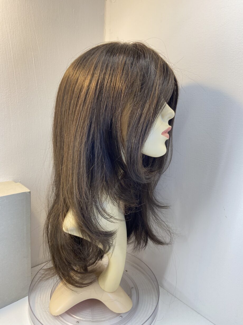 Long brown boxed wig. Bbrls833