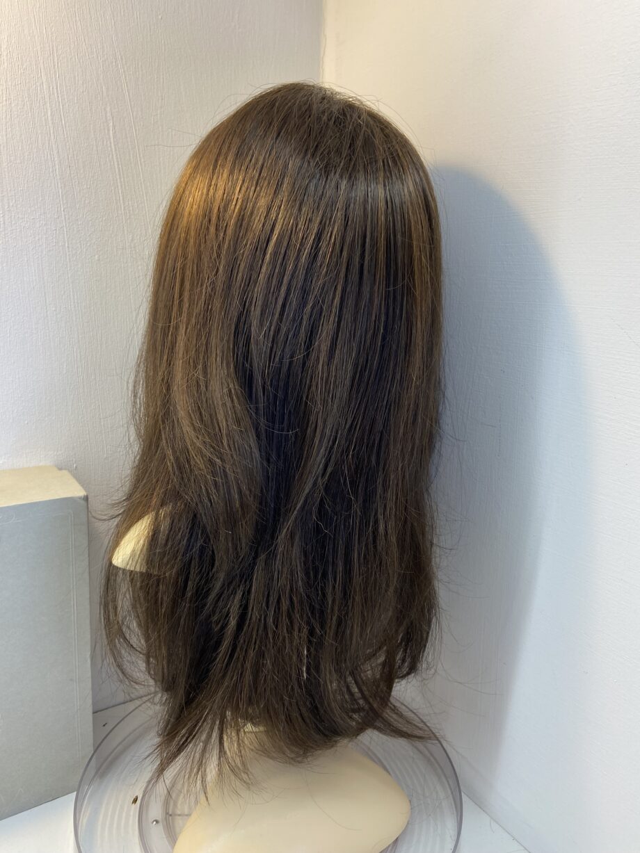 Long brown boxed wig. Bbrls833