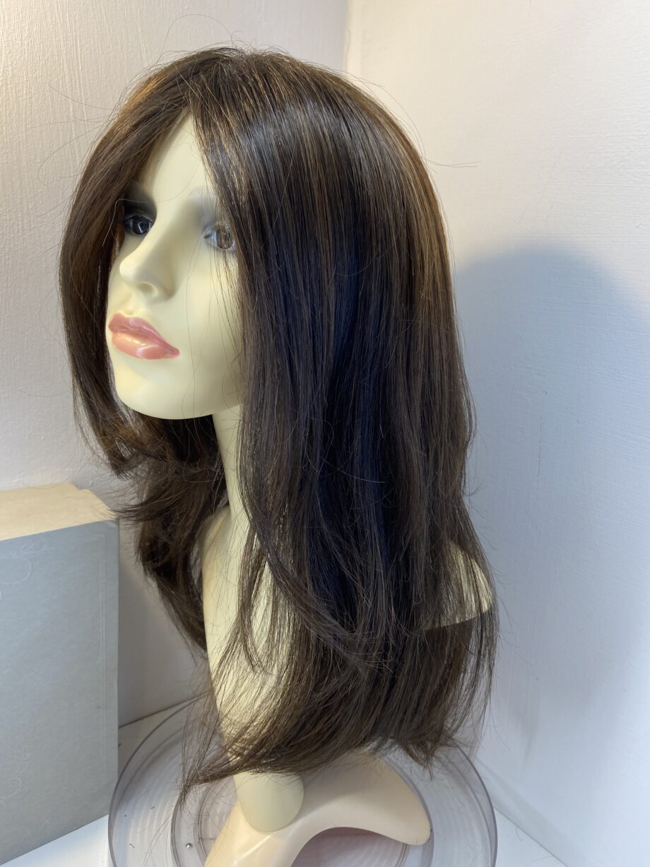 Long brown boxed wig. Bbrls833