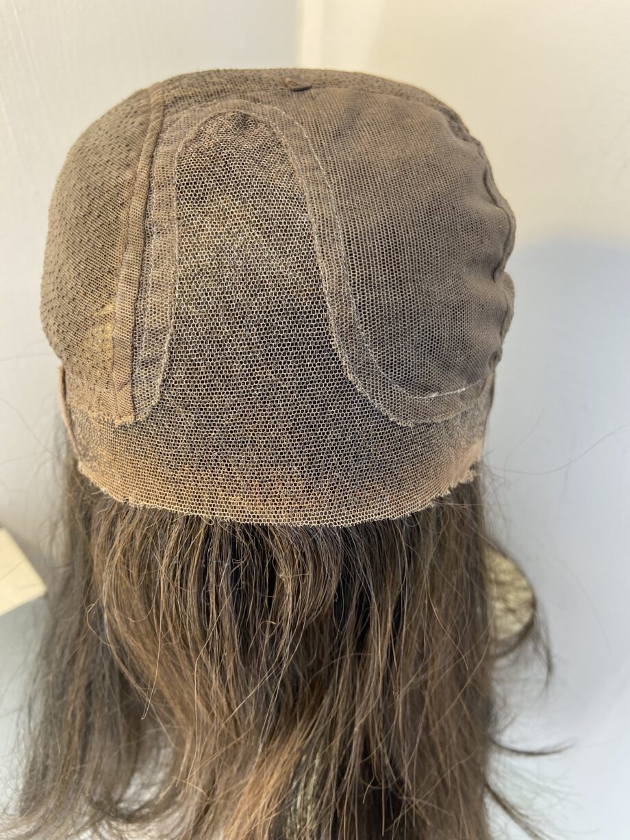Long brown boxed wig. Bbrls833