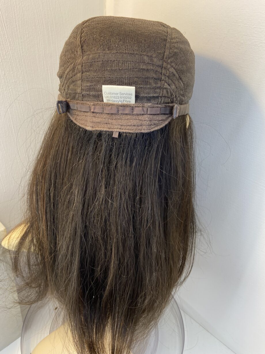 Long brown boxed wig. Bbrls833