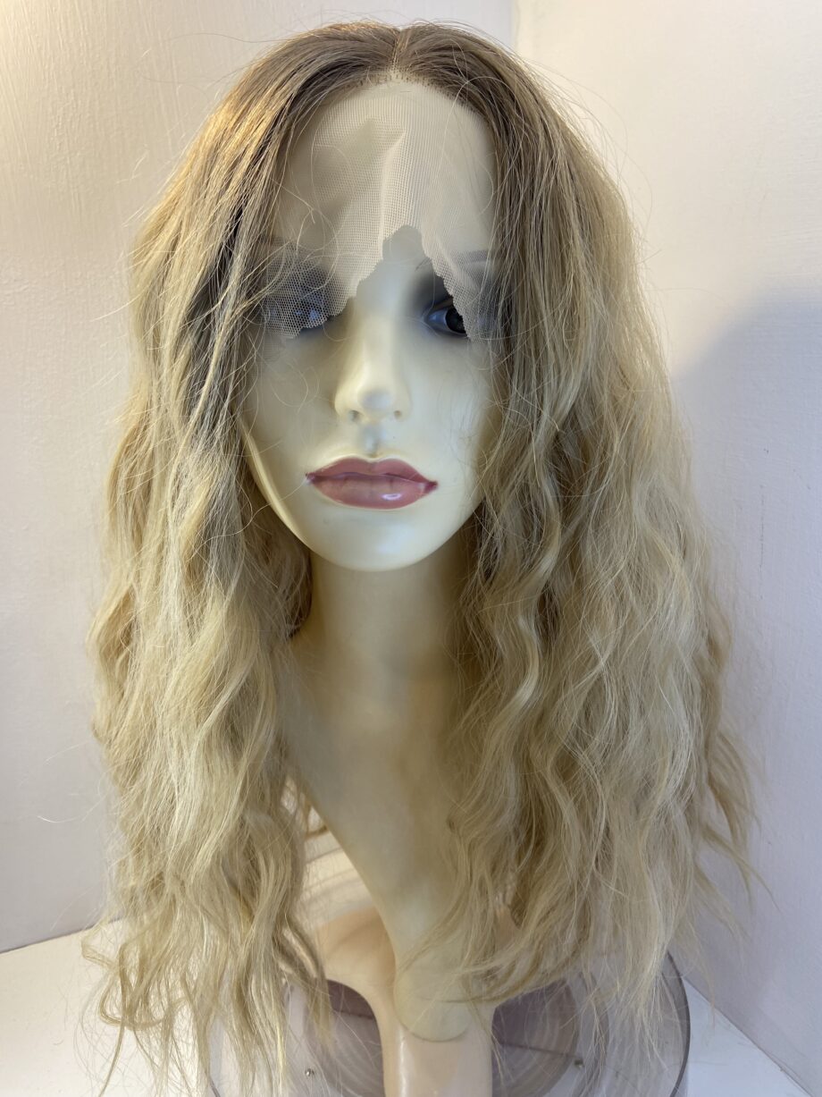 New long wavy blonde wig. Bllw161