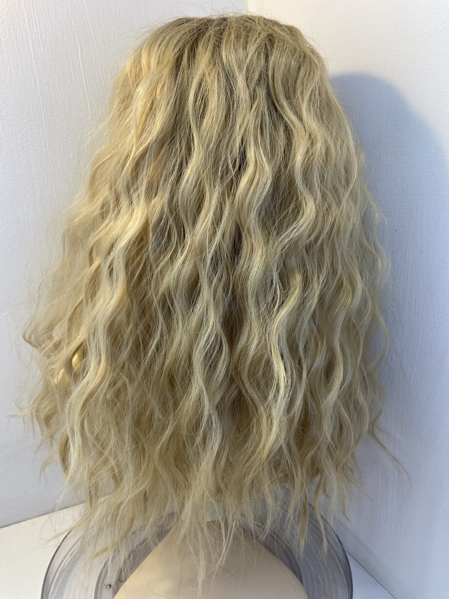 New long wavy blonde wig. Bllw161