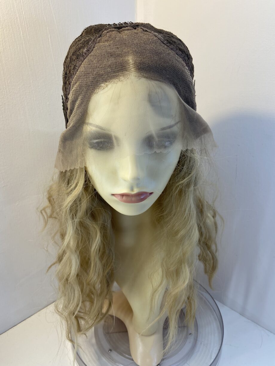 New long wavy blonde wig. Bllw161