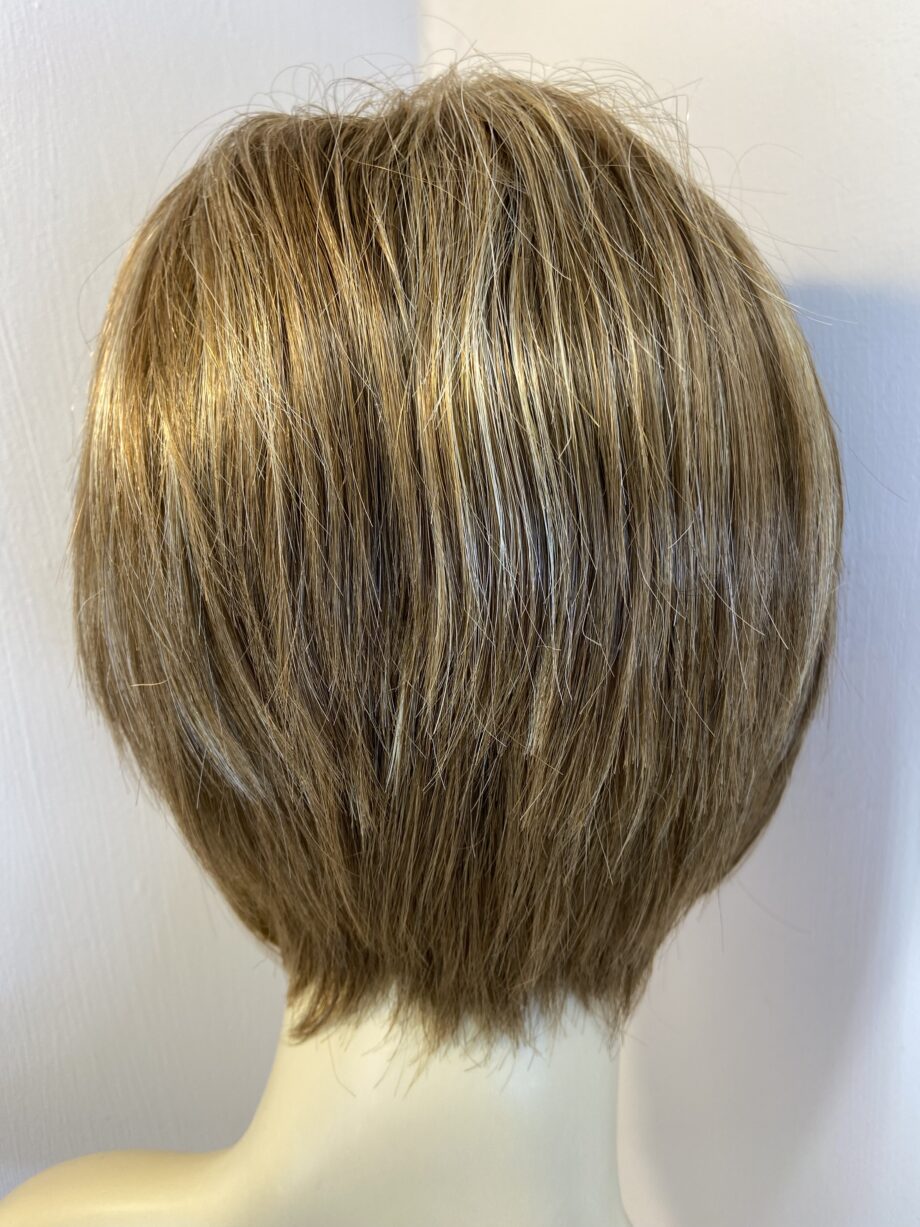 Stylish brown soft wig. Brss163
