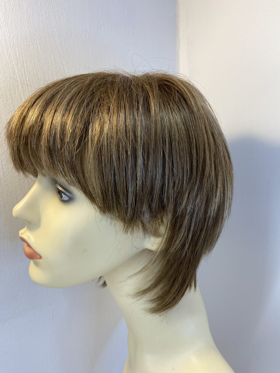 Stylish brown soft wig. Brss163