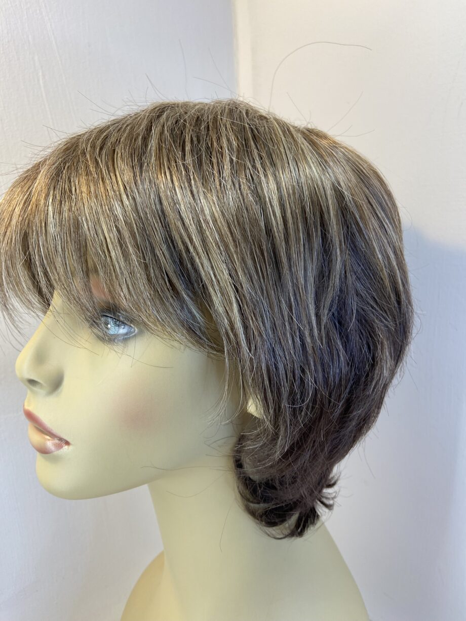 New brown short wig. Brss166