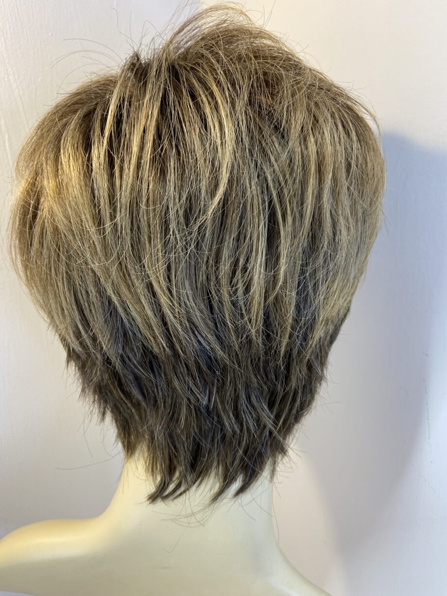 Shiny brown rooted wig. Brss167