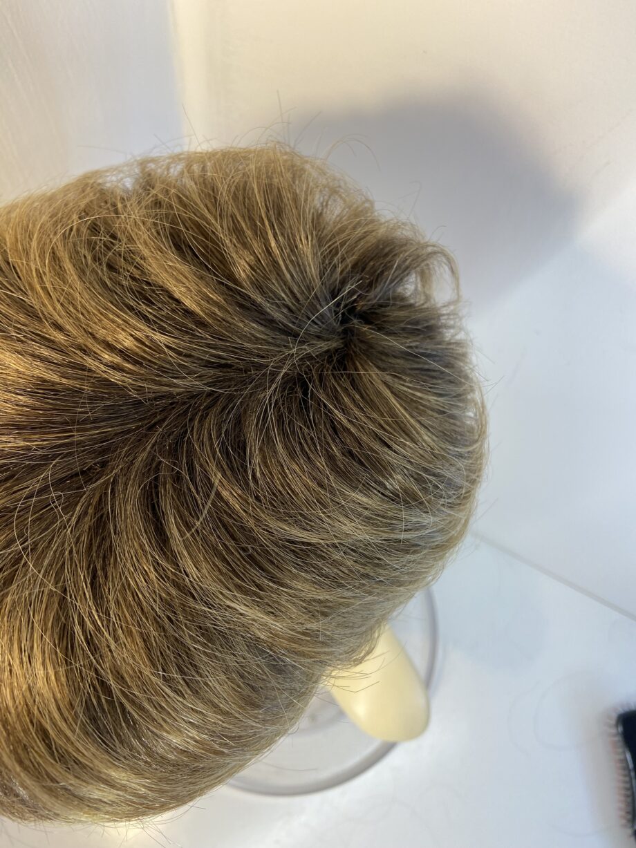 Shiny brown rooted wig. Brss167