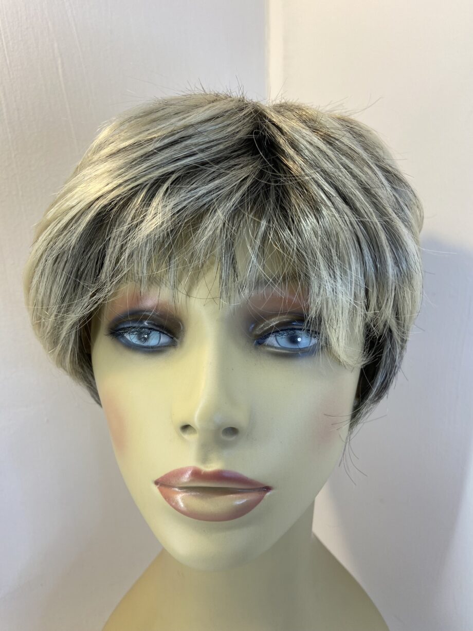 Silver /blonde short new wig. Gss168