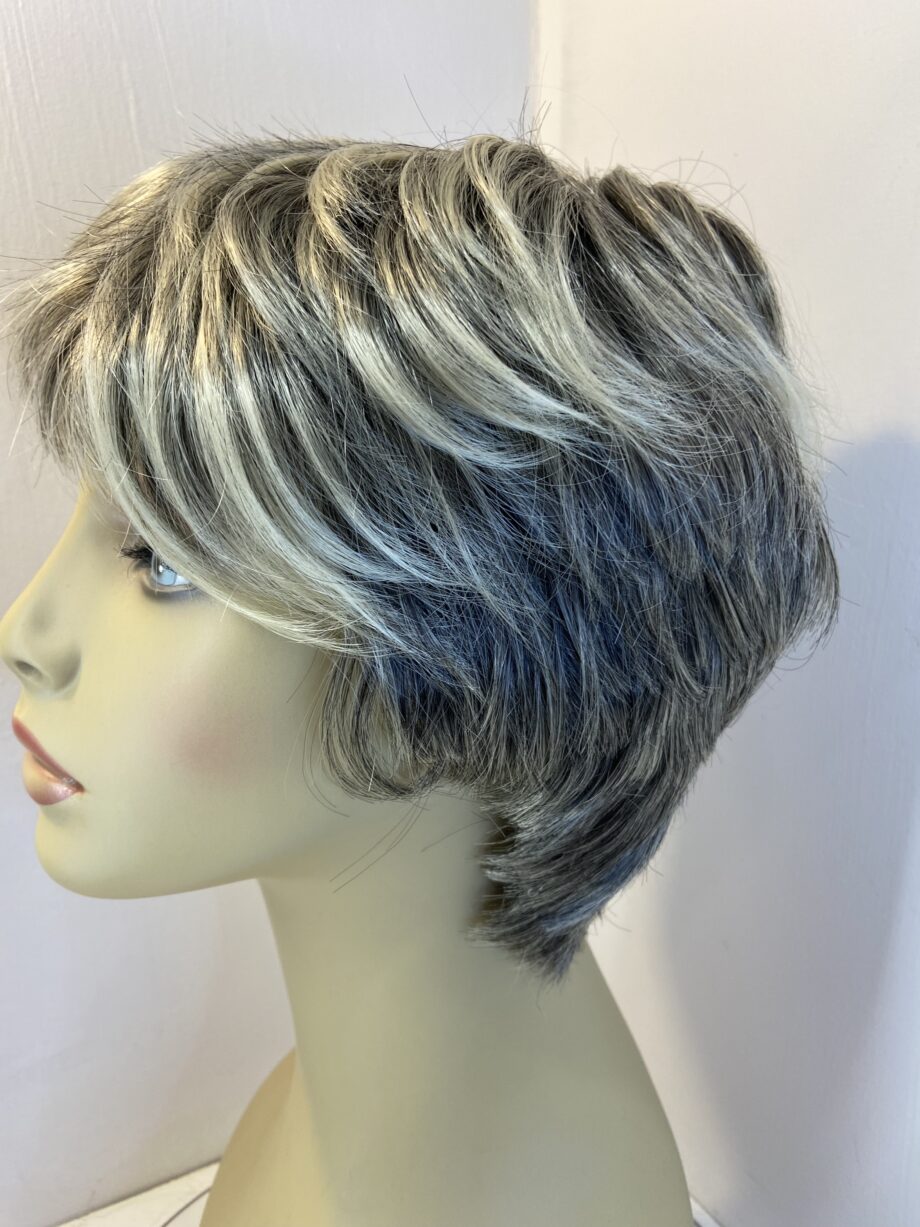 Silver /blonde short new wig. Gss168