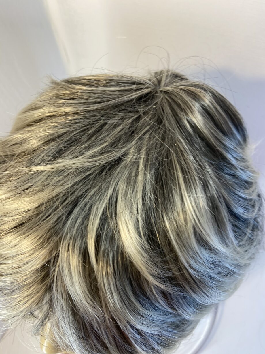 Silver /blonde short new wig. Gss168