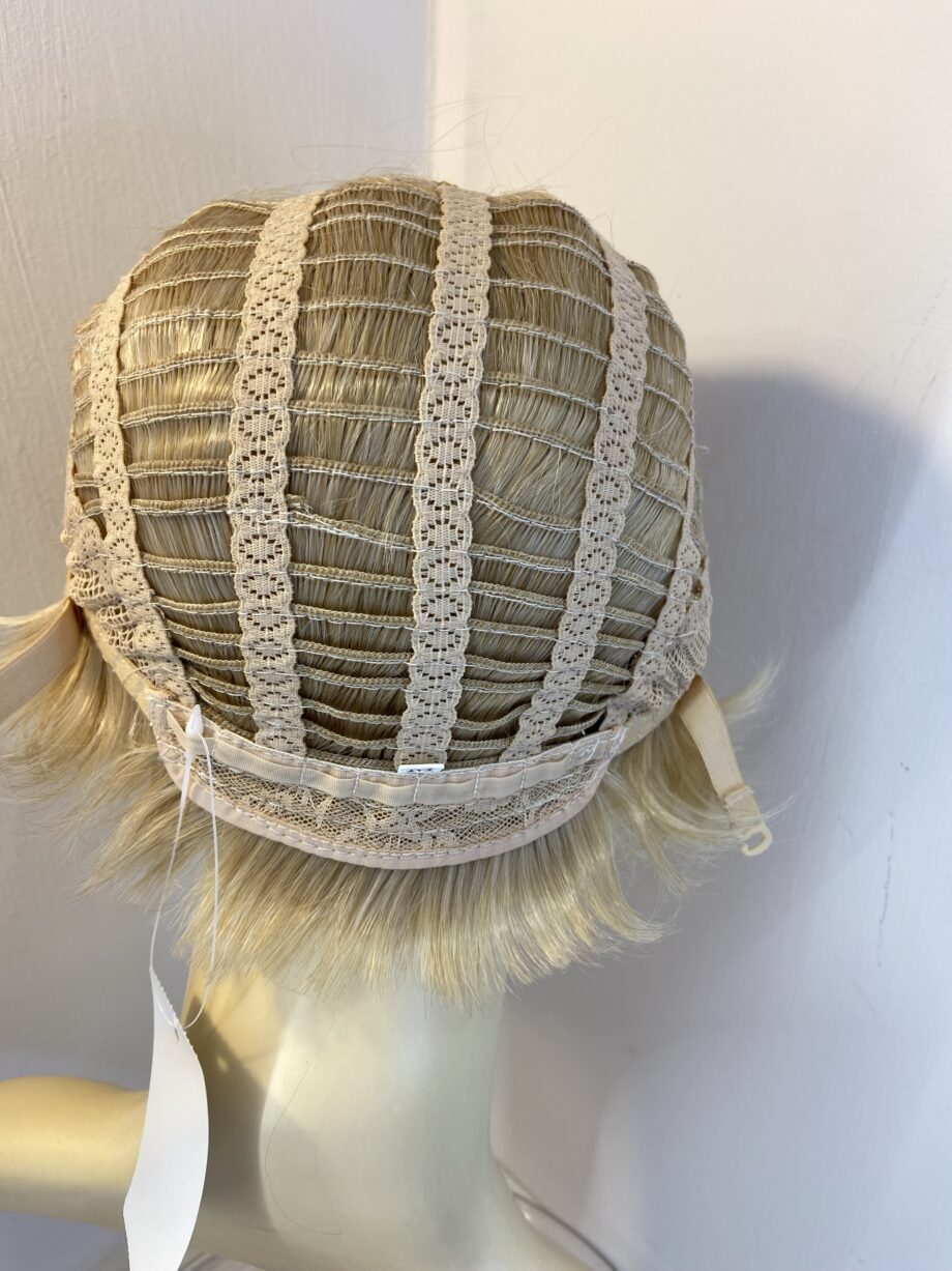 New blonde short wig. Blss169