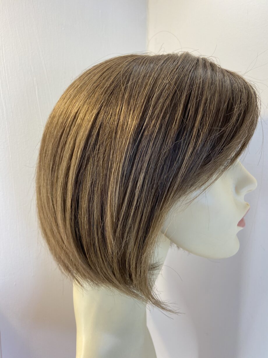 Designer brown wig. Bbrms837