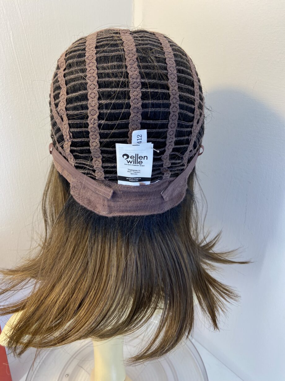Long brown boxed wig. Bbrls839
