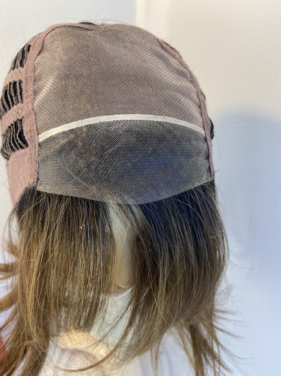 Long brown boxed wig. Bbrls839