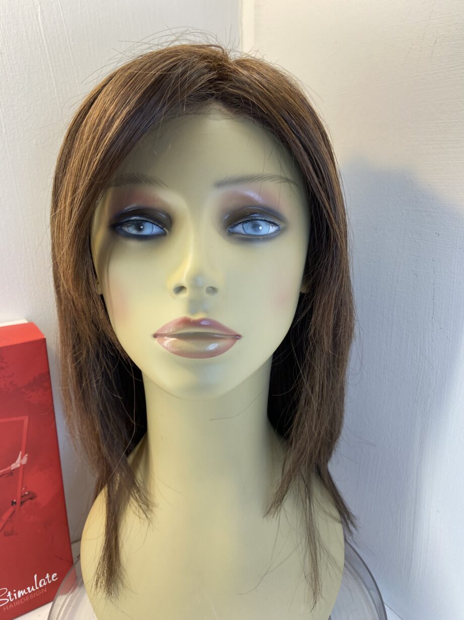 Beautiful boxed brown wig. Bbrls840