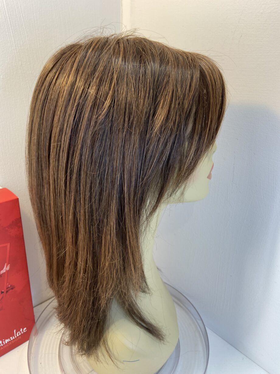 Beautiful boxed brown wig. Bbrls840