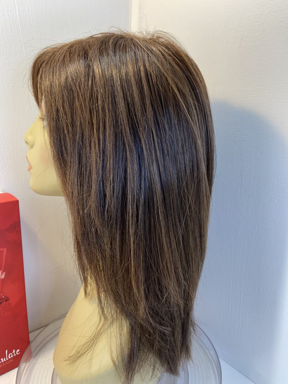 Beautiful boxed brown wig. Bbrls840