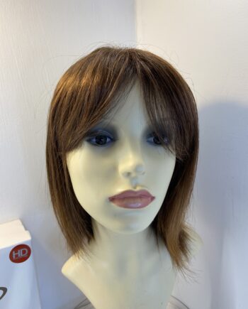 Brown Beautiful boxed  wig. Bbrms841