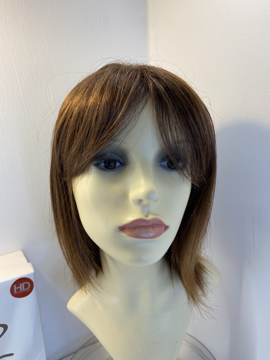 Brown Beautiful boxed  wig. Bbrms841