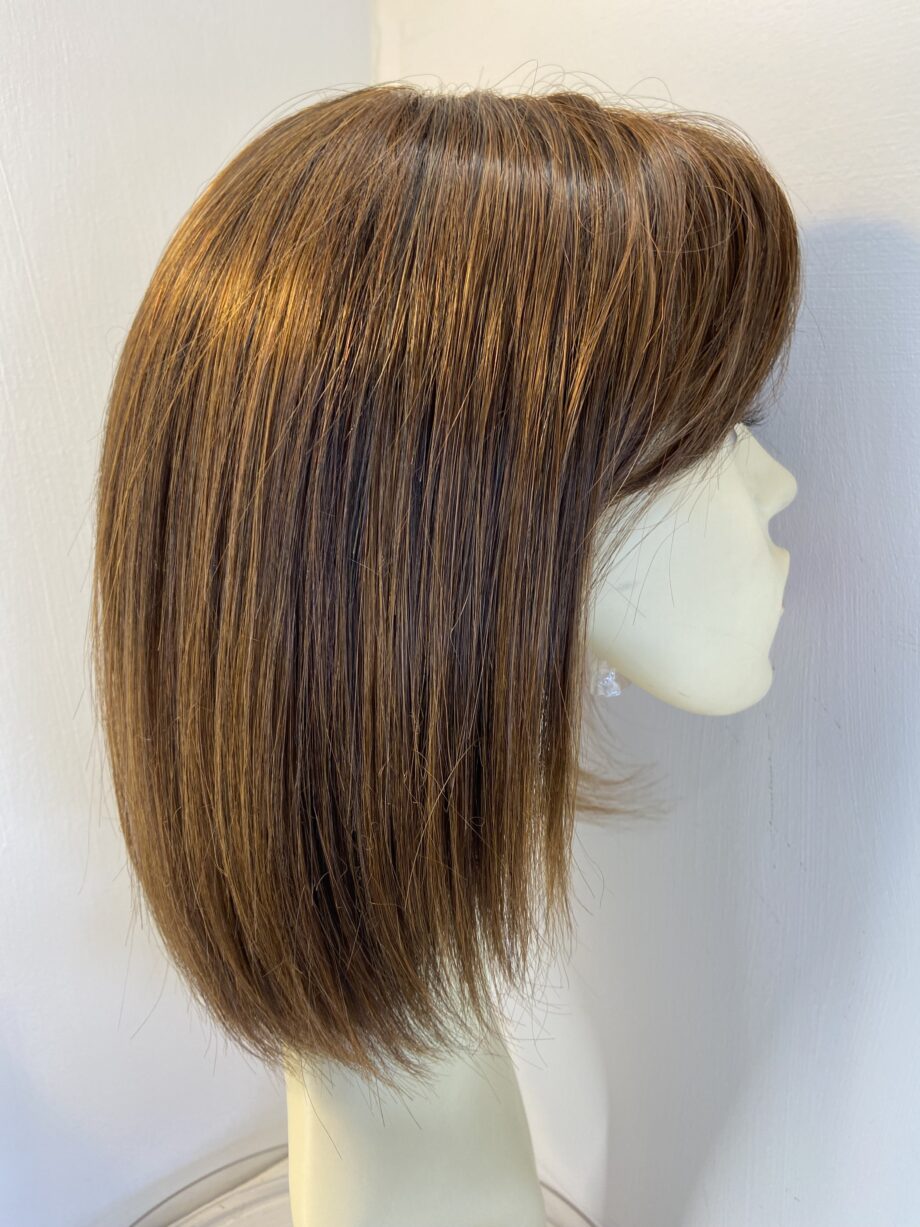 Brown Beautiful boxed  wig. Bbrms841