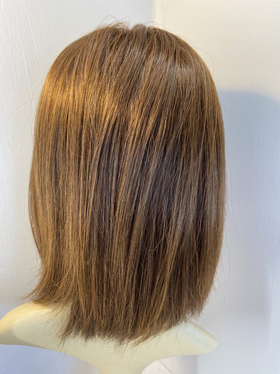 Brown Beautiful boxed  wig. Bbrms841
