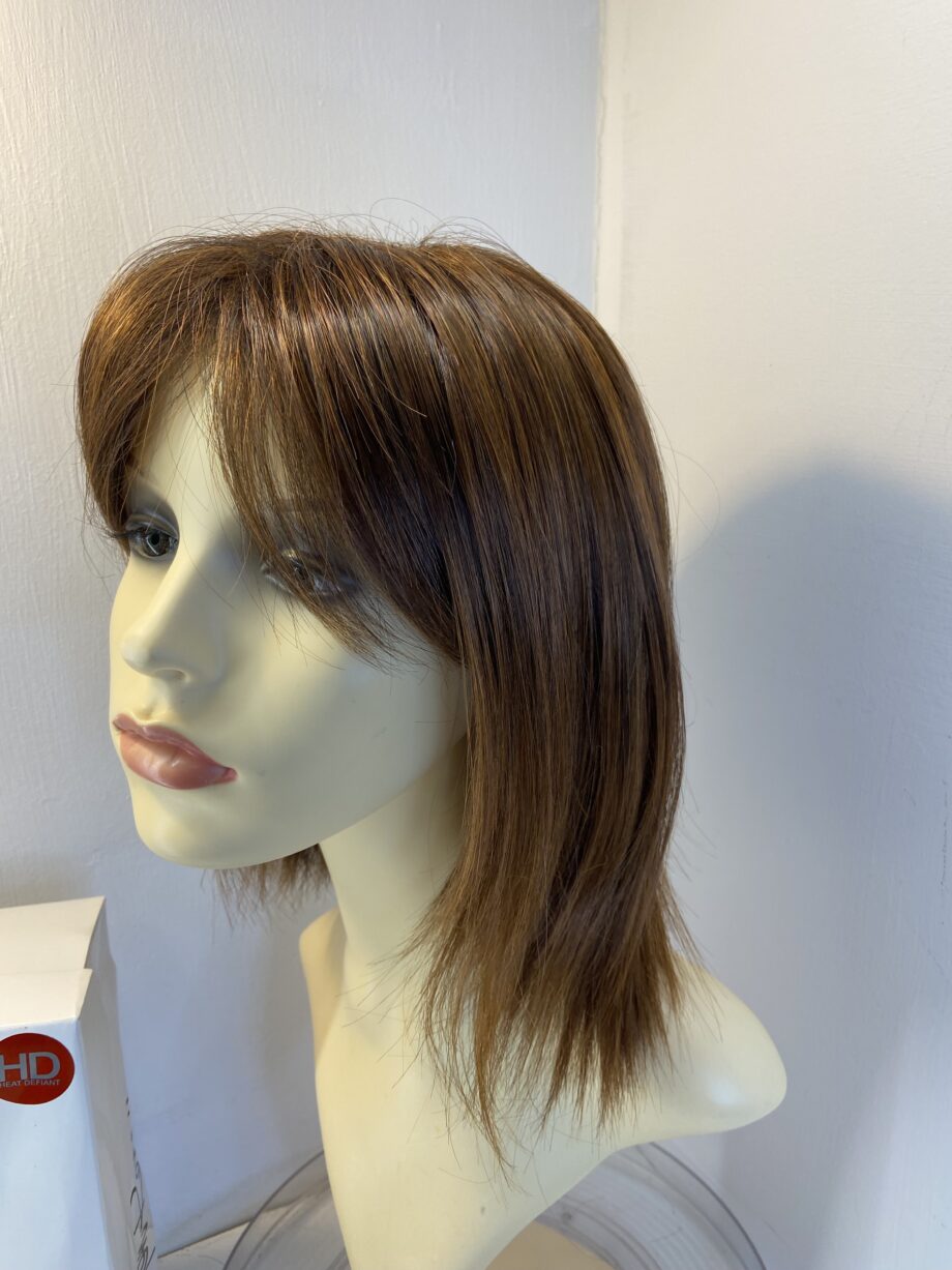 Brown Beautiful boxed  wig. Bbrms841