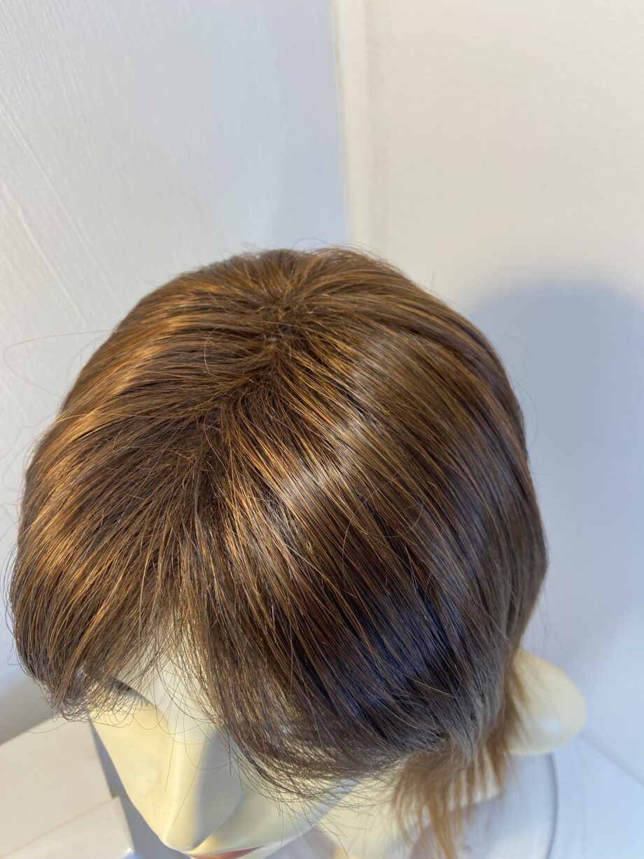 Brown Beautiful boxed  wig. Bbrms841